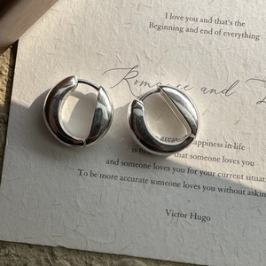 S925 sterling silver chunky U-shape hoop earrings with a polished minimalist retro finish