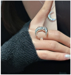 Detailed close-up of S925 sterling silver knotted moon ring showing spiral texture on finger