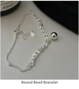 Détail du bracelet en argent sterling S925 avec pendentif boule ronde polie élégante