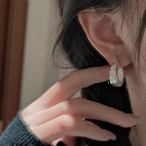 925 silver retro hoop earring with irregular texture and white agate inlay on ear
