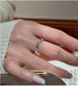Macro detail of S925 sterling silver ring featuring elegant Clou de Paris textured patterns