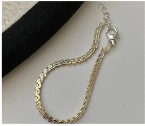 Macro shot of S925 sterling silver gourd chain detail with lobster clasp and 925 stamp