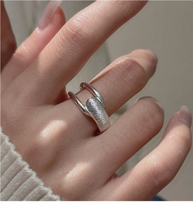 Close-up of S925 sterling silver brushed ring showing polished and matte texture contrast