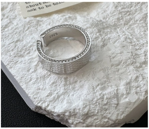 Macro view of S925 sterling silver honeycomb ring with double-edged zircon inlay