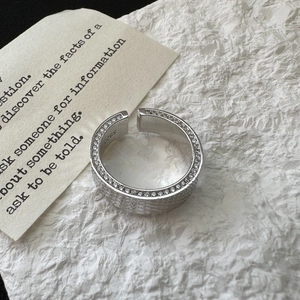 S925 sterling silver honeycomb ring with sparkling cubic zirconia and scale texture