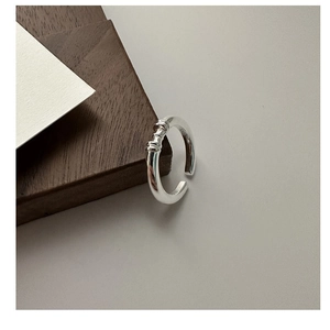 Detailed close-up of S925 sterling silver ring featuring engraved lines and hallmark stamp