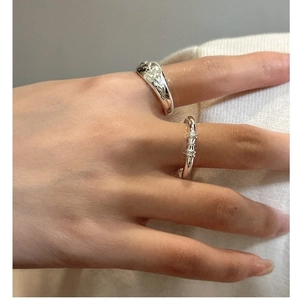 S925 sterling silver ring set featuring embossed floral bands and bamboo joint design