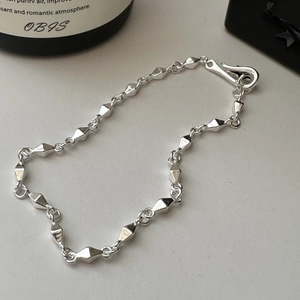 Bracelet minimaliste en argent S925 avec boucle étoile et perles géométriques