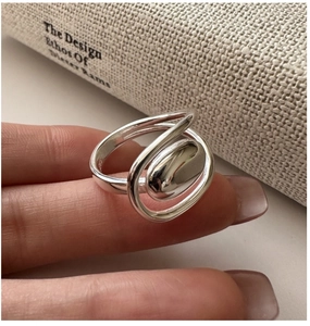 Detailed close-up of S925 sterling silver oval geometric ring showing the S925 hallmark