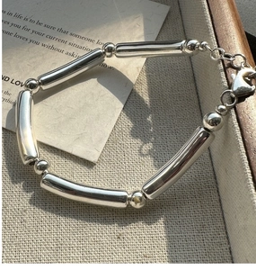 Detailed shot of S925 sterling silver minimalist hollow link bracelet with lobster clasp