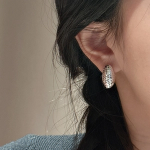 Minimalist S925 sterling silver oval hoop earrings with diamond-cut sparkling texture