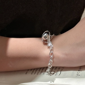 Minimalist S925 sterling silver beaded bracelet with streamlined modern industrial design