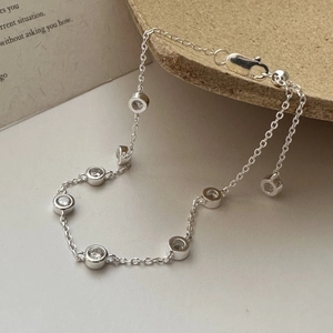 Élégant bracelet en argent sterling S925 orné de sept pierres de zircone cubique rondes