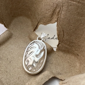 Vintage 925 Sterling Silver Textured Oval Pendant Necklace For Women Minimalist Matte Niche Design Artistic Jewelry Gift
