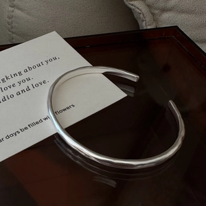 Minimalist S925 sterling silver open cuff bracelet with hammered matte finish design