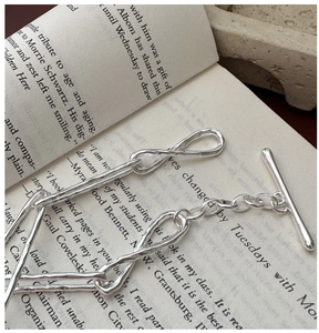 Close-up of S925 sterling silver hammered texture chain with vintage toggle clasp detail