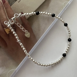 Bracelet en perles d'argent S925 avec billes en onyx noir et breloque en forme de cœur