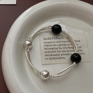 Minimalist S925 sterling silver double-layered bead bracelet with black onyx and curved tubes