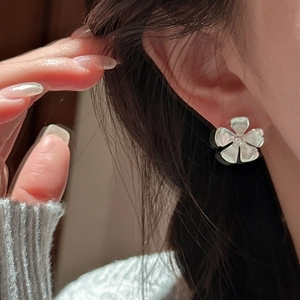 Elegant S925 sterling silver frosted flower stud earrings with a small zircon center