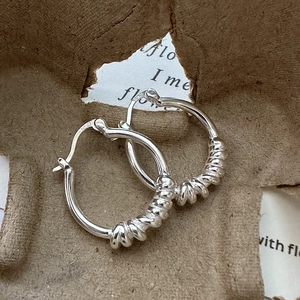Boucles d'oreilles créoles S925 en argent fin avec design vintage à texture nouée