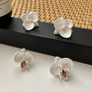 925 Sterling Silver Orchid Stud Earrings Red Rhinestone Matte Brushed Retro Flower Design For Women Elegant Jewelry Gift