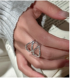 Close-up of a S925 sterling silver multi-layer wavy ring with a high-polished finish