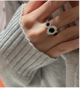 Macro shot of S925 sterling silver ring featuring irregular design with black onyx stones