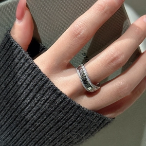 Bague vague en argent S925 avec double rangée de zircons sur anneau large moderne