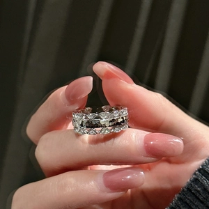 Sparkling S925 sterling silver multi-row crushed ice ring with micro-paved zircons