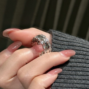 Elegant S925 sterling silver hollow crisscross ring with crushed ice pavé setting