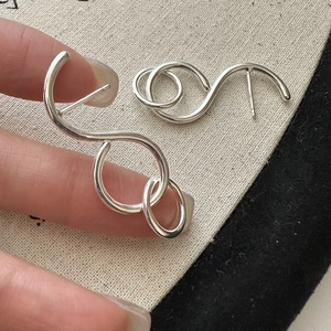 Minimalistische Creolen aus S925 Sterlingsilber mit unregelmäßigem Kreis-Design
