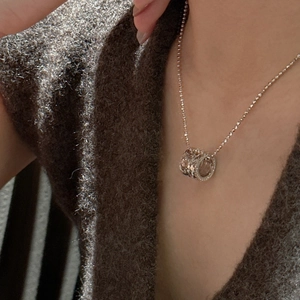 Élégant collier en argent sterling S925 avec pendentif cylindrique scintillant pavé de cristaux