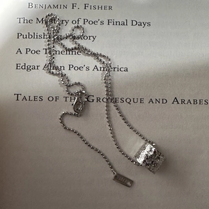 Collier à billes en argent sterling S925 vintage avec pendentif cylindrique texturé sur livre
