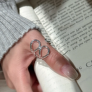 Minimalist S925 sterling silver multi-layer layered open ring on a female model's hand