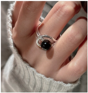 Detail of S925 sterling silver multilayer ring featuring a black agate bead on hand