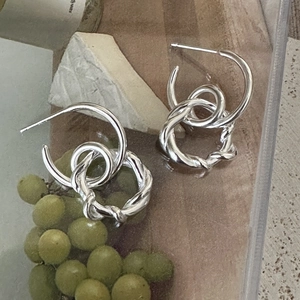 Elegant S925 sterling silver twisted knot interlocking hoop earrings for women