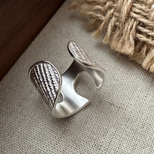 Minimalist S925 sterling silver open ring featuring vintage wood grain texture finish
