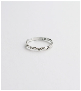 Macro shot of S925 sterling silver twist ring with vintage finish and material hallmark