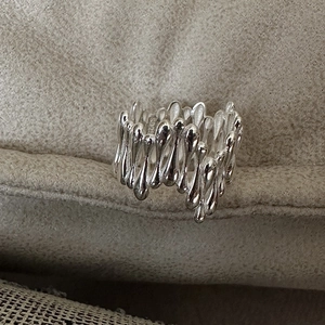 Bague minimaliste en argent sterling S925 avec design de lave liquide et goutte d'eau