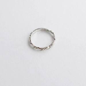 Minimalist S925 sterling silver twisted rope ring with vintage braided texture and retro style