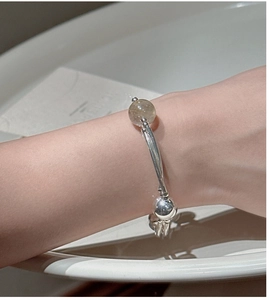Detailed view of an S925 silver elastic bracelet with a Rutilated Quartz crystal bead