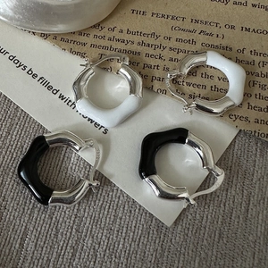 Vintage S925 Sterling Silver Enamel Wave Hoop Earrings Minimalist Black White Geometric Drip Glaze Earrings For Women Jewelry Gift