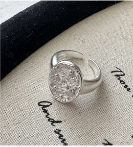Detail of S925 sterling silver ring showing daisy relief and clear S925 hallmark