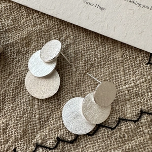 Minimalist S925 sterling silver triple layer round earrings with brushed metal finish