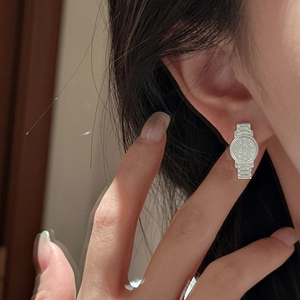 Boucles d'oreilles créatives en argent S925 en forme de montre avec zircons pavés