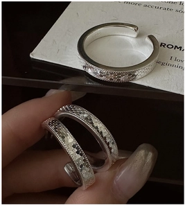 Detailed view of S925 sterling silver ring with honeycomb texture and hallmark stamp