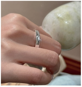 Close-up of S925 sterling silver ring featuring a textured honeycomb and fish scale design
