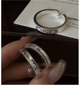 Macro detail of S925 sterling silver ring showing the honeycomb texture and S925 hallmark