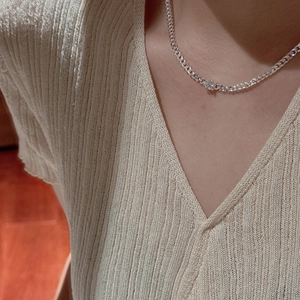 Elegant S925 sterling silver tank chain necklace with a sparkling single zircon pendant