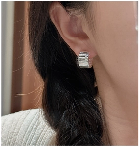 Detailed close-up of S925 sterling silver hoop earrings with vintage wrinkled texture